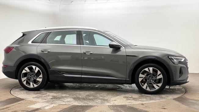 Audi Q8 e-tron Photo 4