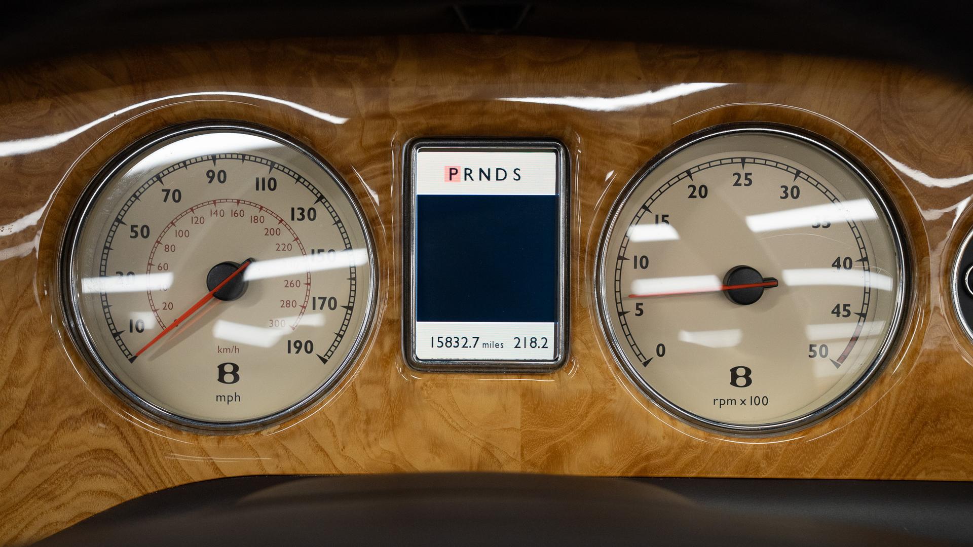 Bentley Azure Photo e50e85ca-eb93-4998-8972-c50ab4c932ff.jpg