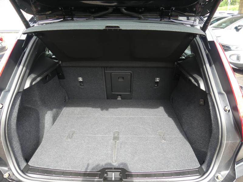 Volvo XC40 Photo e517b308-c59a-421a-8b39-c7c1b7089554.jpg