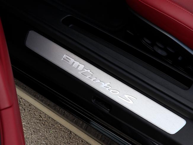PORSCHE 911 Photo 9