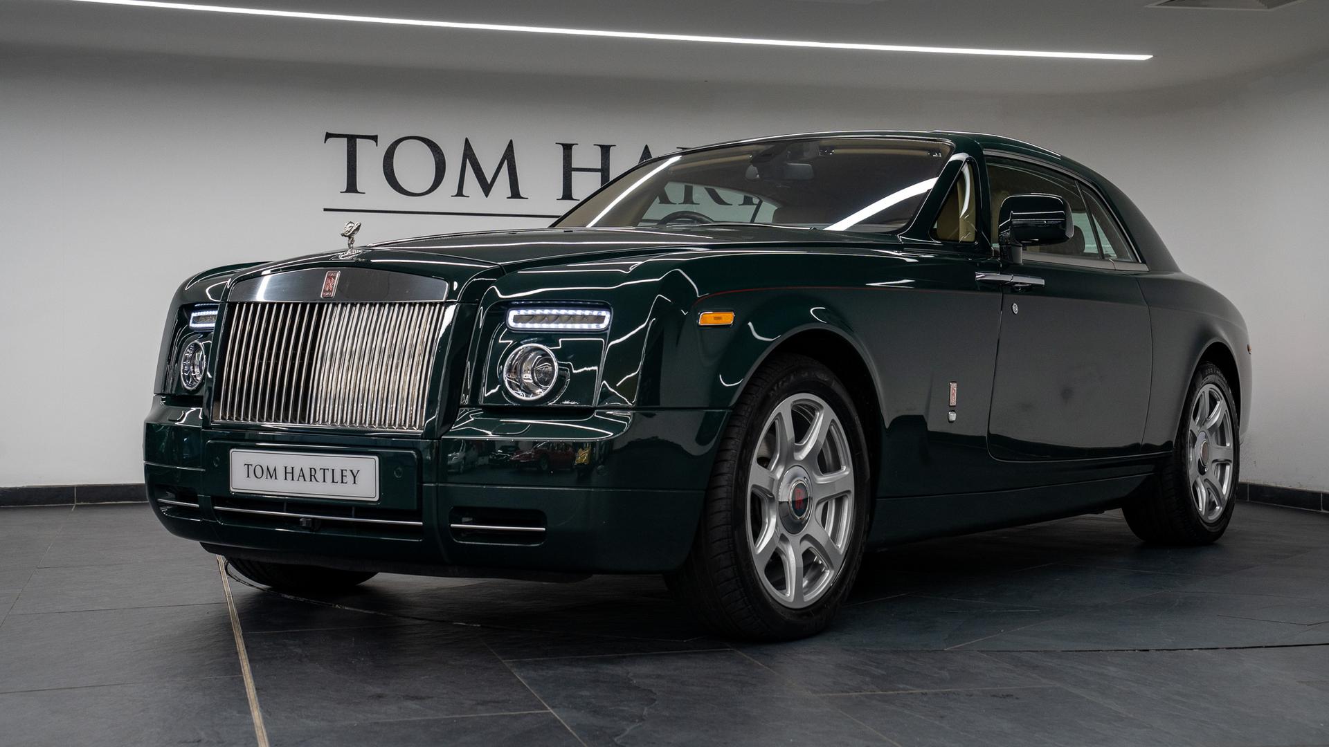 Rolls-Royce Phantom Photo e5389505-78dc-4163-a1ec-c17916436344.jpg