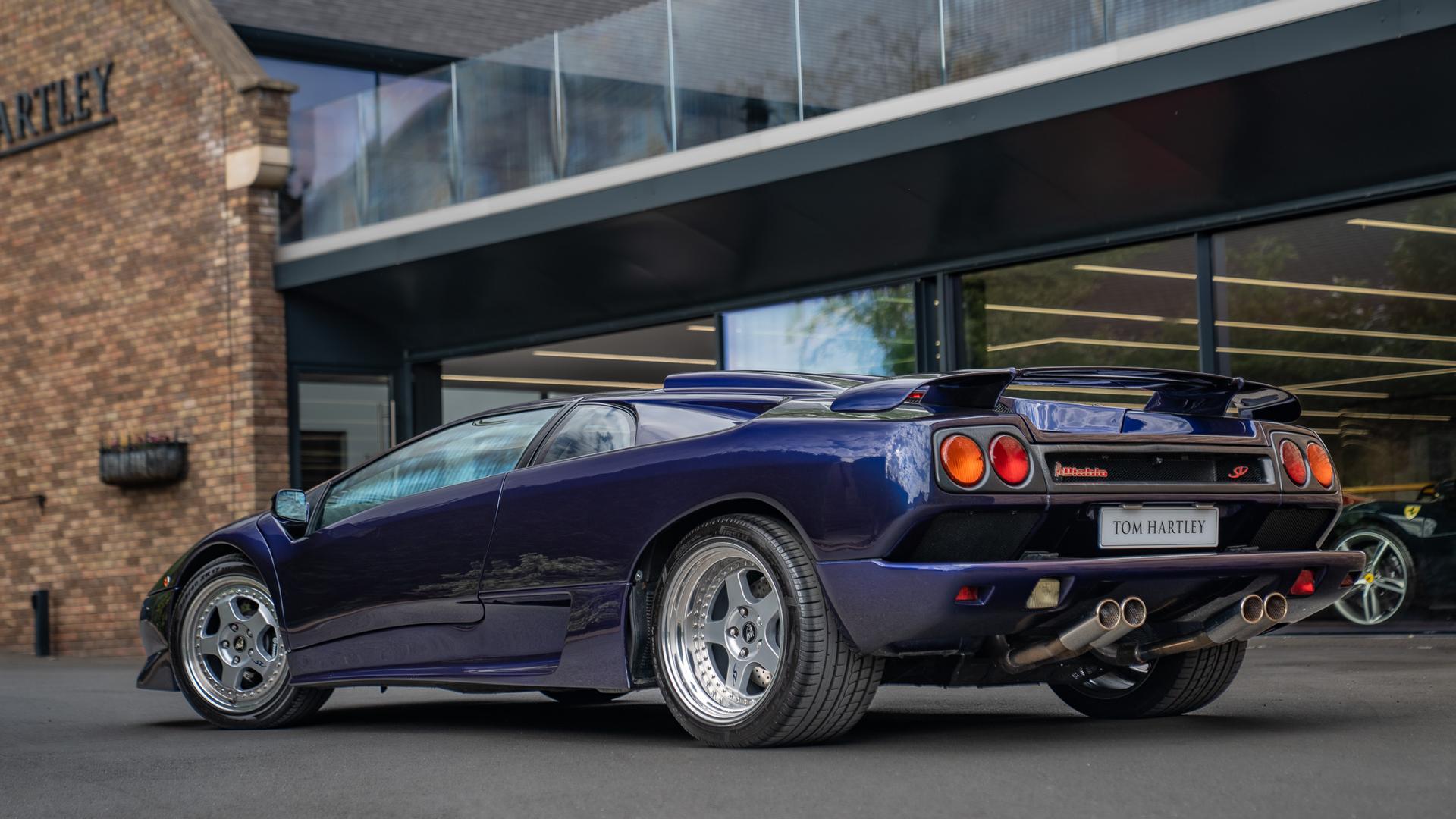 LAMBORGHINI Diablo Photo e53ee1d6-d40d-425a-b28f-177f3e3c2e5d.jpg
