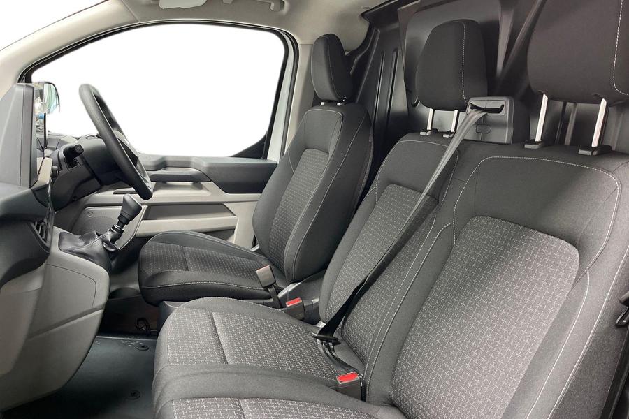 Ford TRANSIT CUSTOM Photo e565facd-83ee-47c8-ac93-8eddfcac8abb.jpg