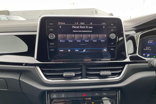 VOLKSWAGEN T-Roc Photo 10