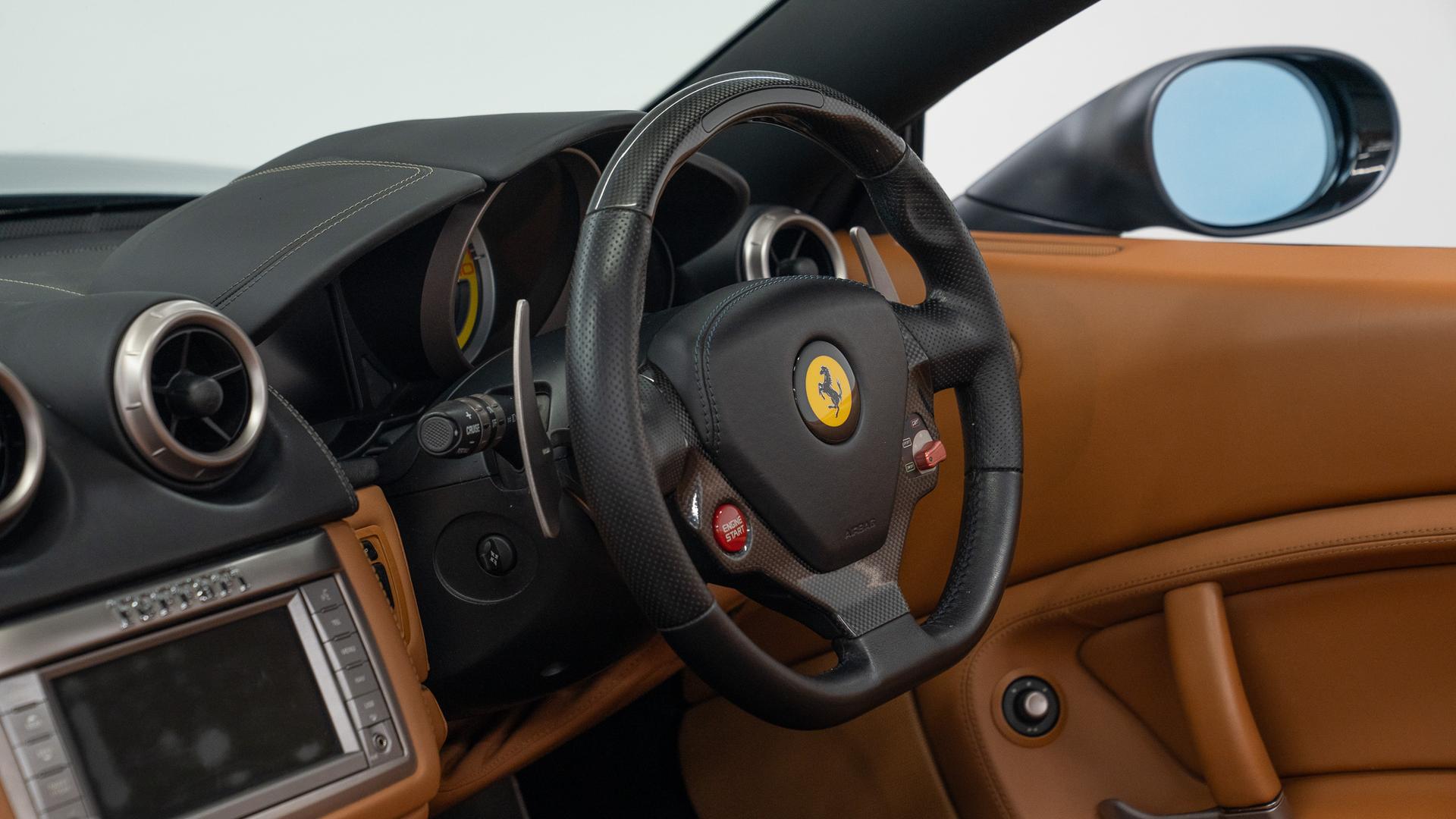 Ferrari California Photo e59345fa-b221-41ef-8e5a-82ec1f742f4e.jpg