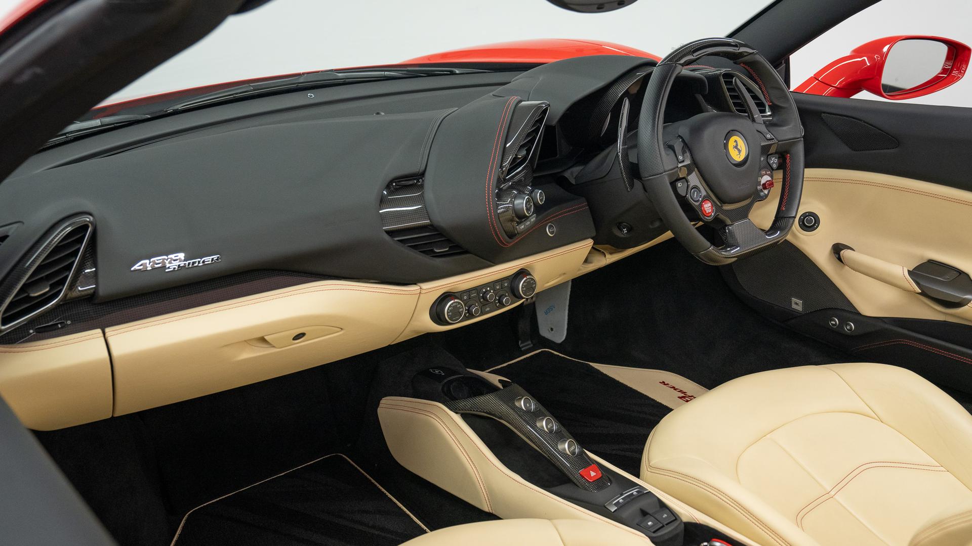 Ferrari 488 Photo e593fff1-884f-4668-ad37-258198af8d54.jpg