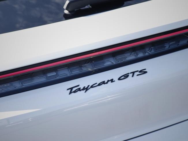 PORSCHE Taycan Photo 12