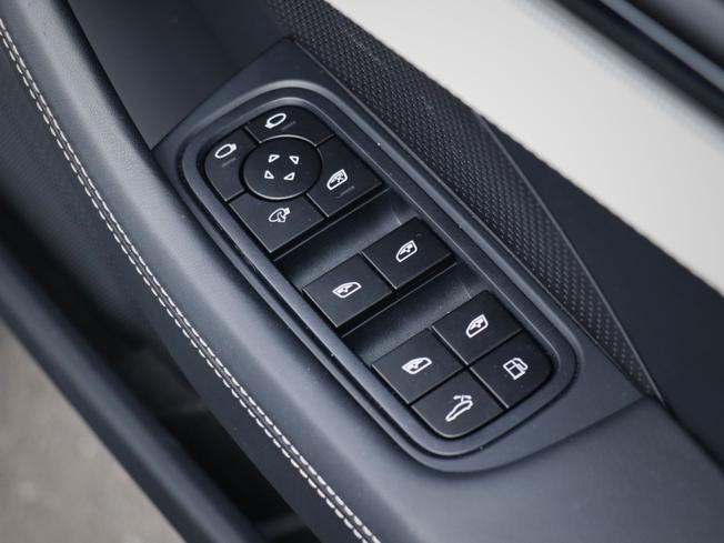 PORSCHE Panamera Photo 17