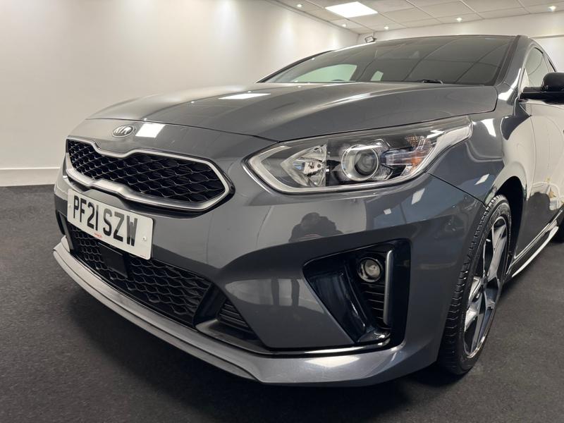 Kia ProCeed Photo e5bacd13-1abf-4b01-8e06-964e6af2a8ad.jpg