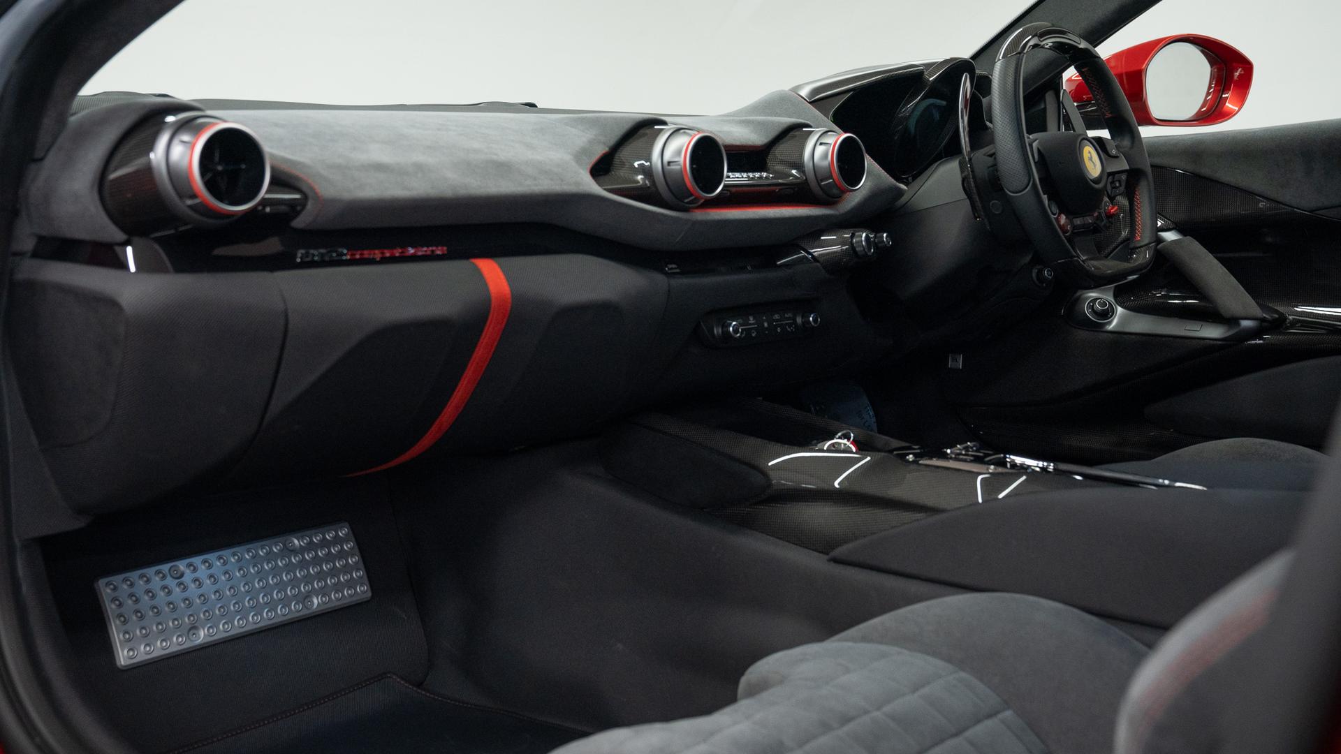 Ferrari 812 Photo e5bb6a24-816f-44e4-bce6-ebaf93c548cb.jpg