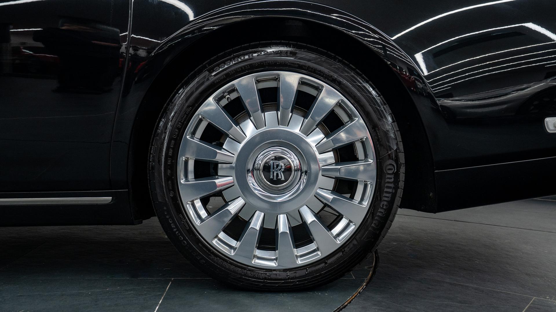 Rolls-Royce Phantom Photo e5e3c23e-6ae2-4d5c-a750-fdfe3431d7f8.jpg