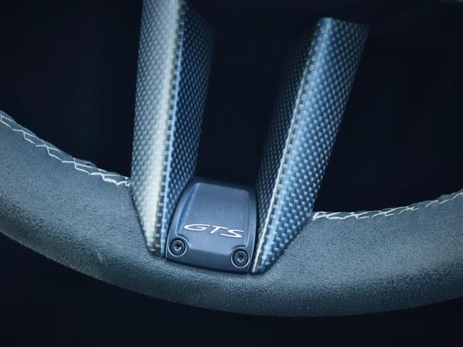 PORSCHE Taycan Photo 38