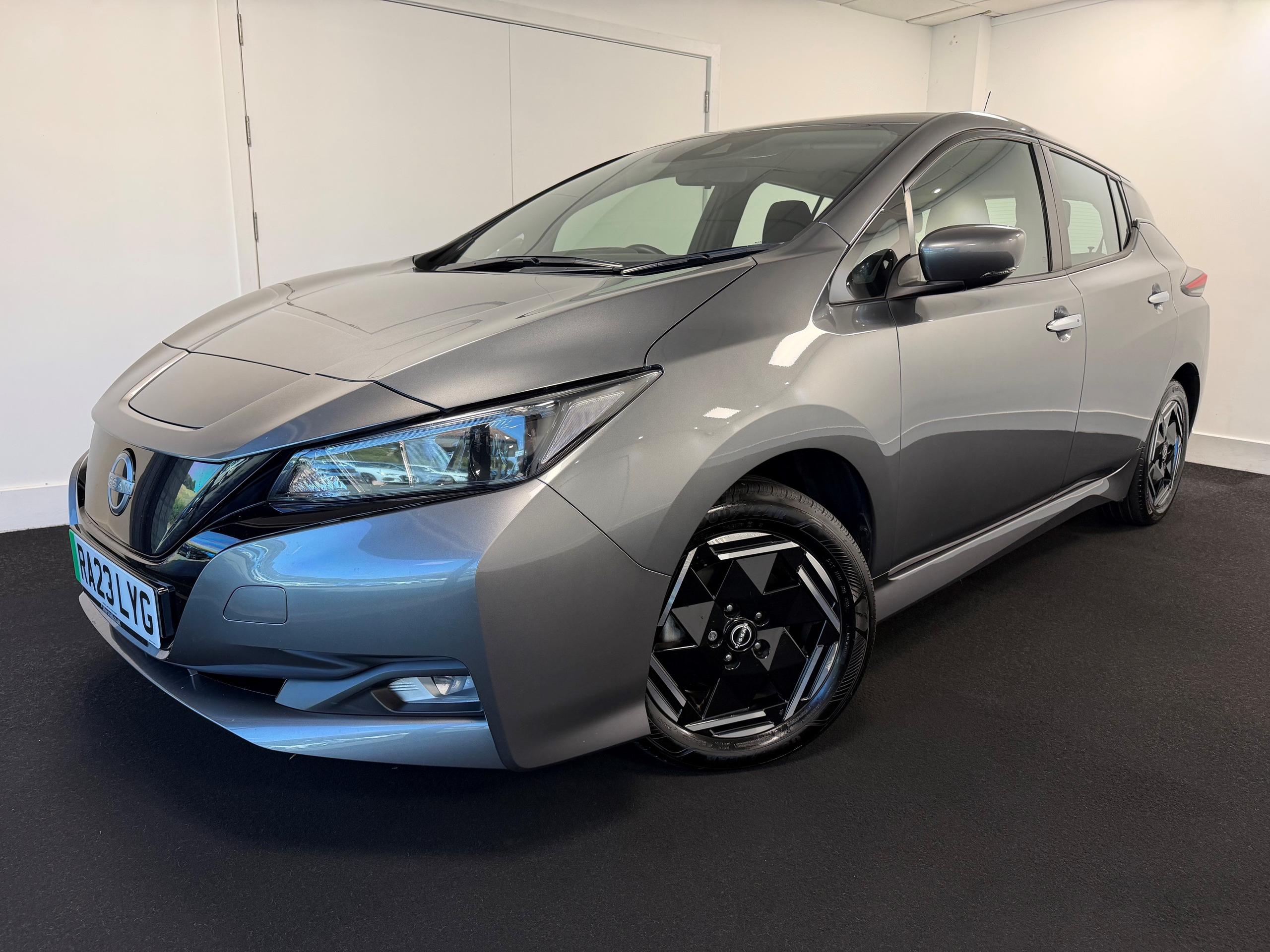 2023 NISSAN LEAF