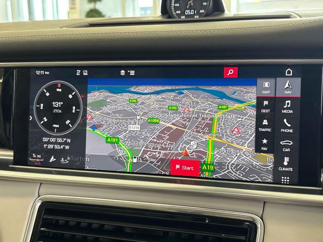 PORSCHE Panamera Photo 32