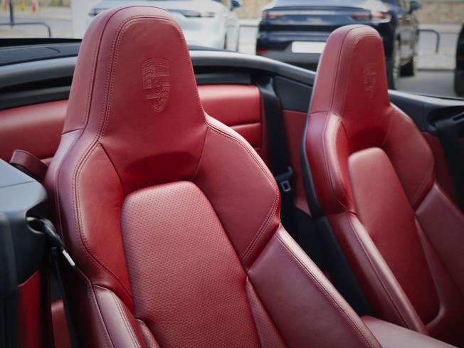 PORSCHE 911 Photo 18