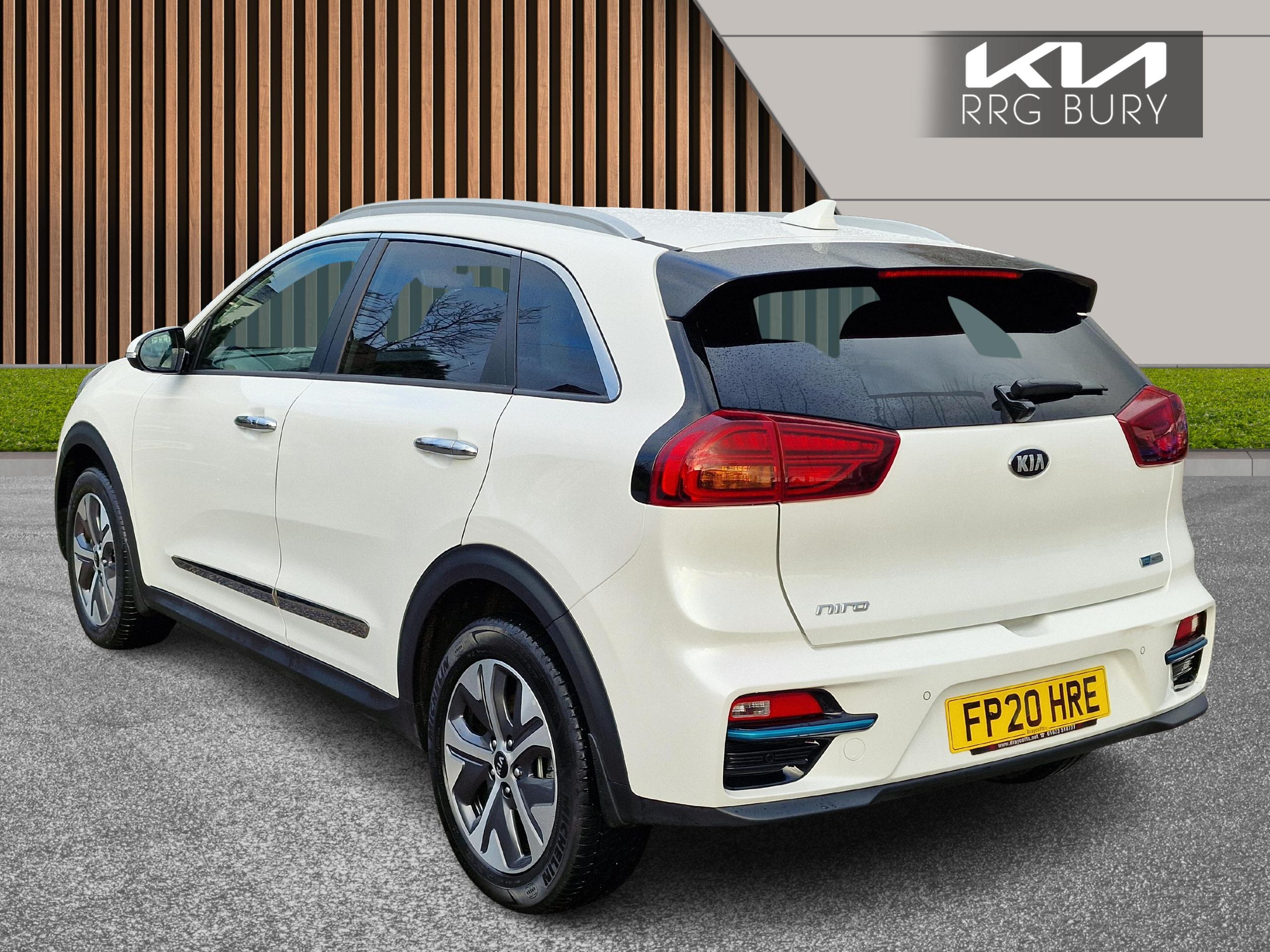 Kia e Niro 64 kWh 4 in Pearl White 18 444