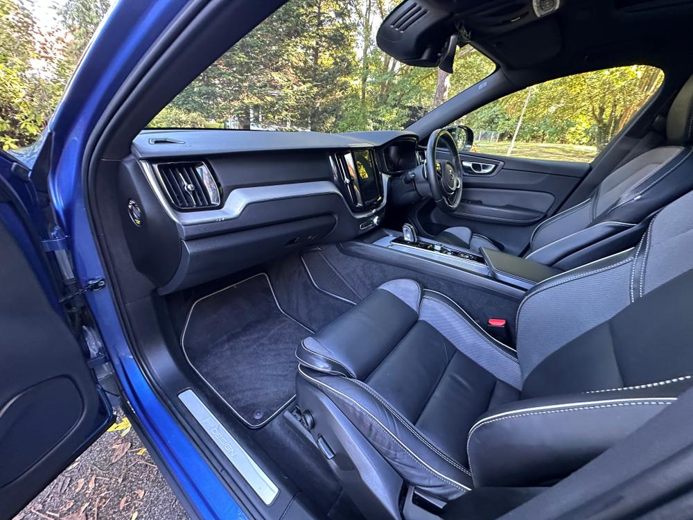 Used Volvo XC60 YN19JSO 21