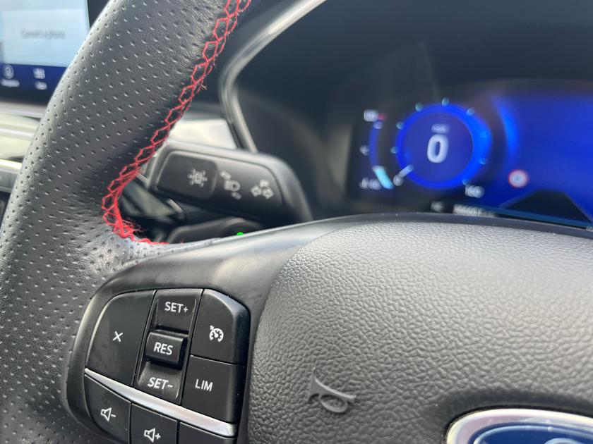 Ford Kuga Photo e5fc66db-c4b0-42fe-897f-11b53c3f43ac.jpg