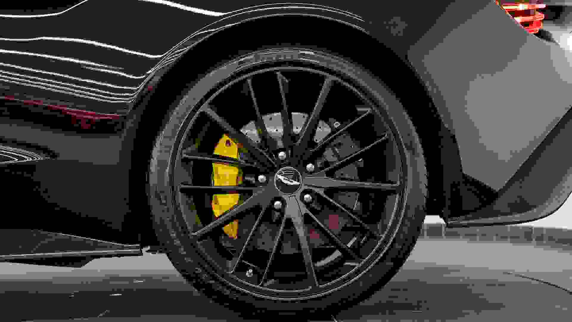 Aston Martin Vanquish Photo e607970a-66a5-4935-895b-a45310421909.jpg