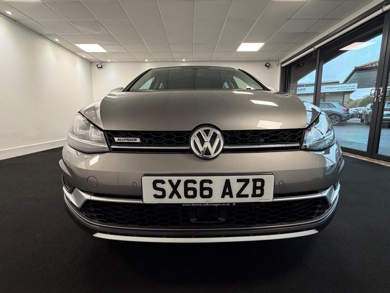 Volkswagen Golf Photo e60e531d-c735-4502-9d53-ca11c23bde0f.jpg