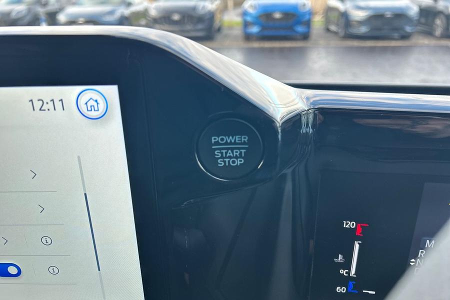 Ford TRANSIT CUSTOM Photo e61955f4-ed88-4f5c-b708-a8646c3f36d1.jpg