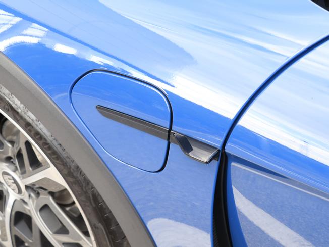 PORSCHE Taycan Photo 30