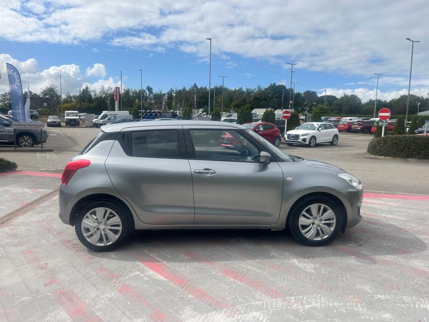 Suzuki Swift Photo e68625b8-80e8-4621-9b19-a57f7dfb8a0a.jpg