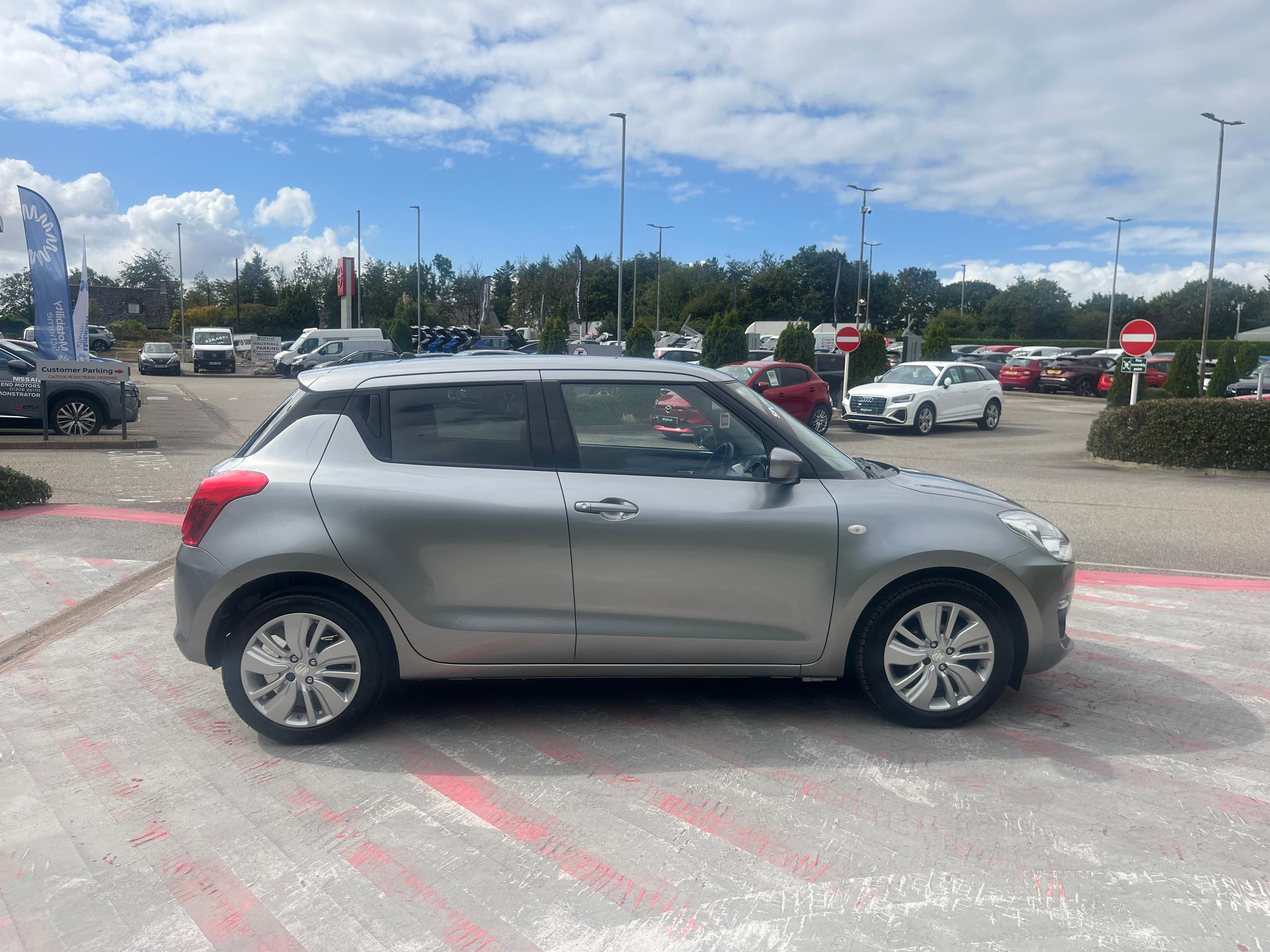 Suzuki Swift Photo 9