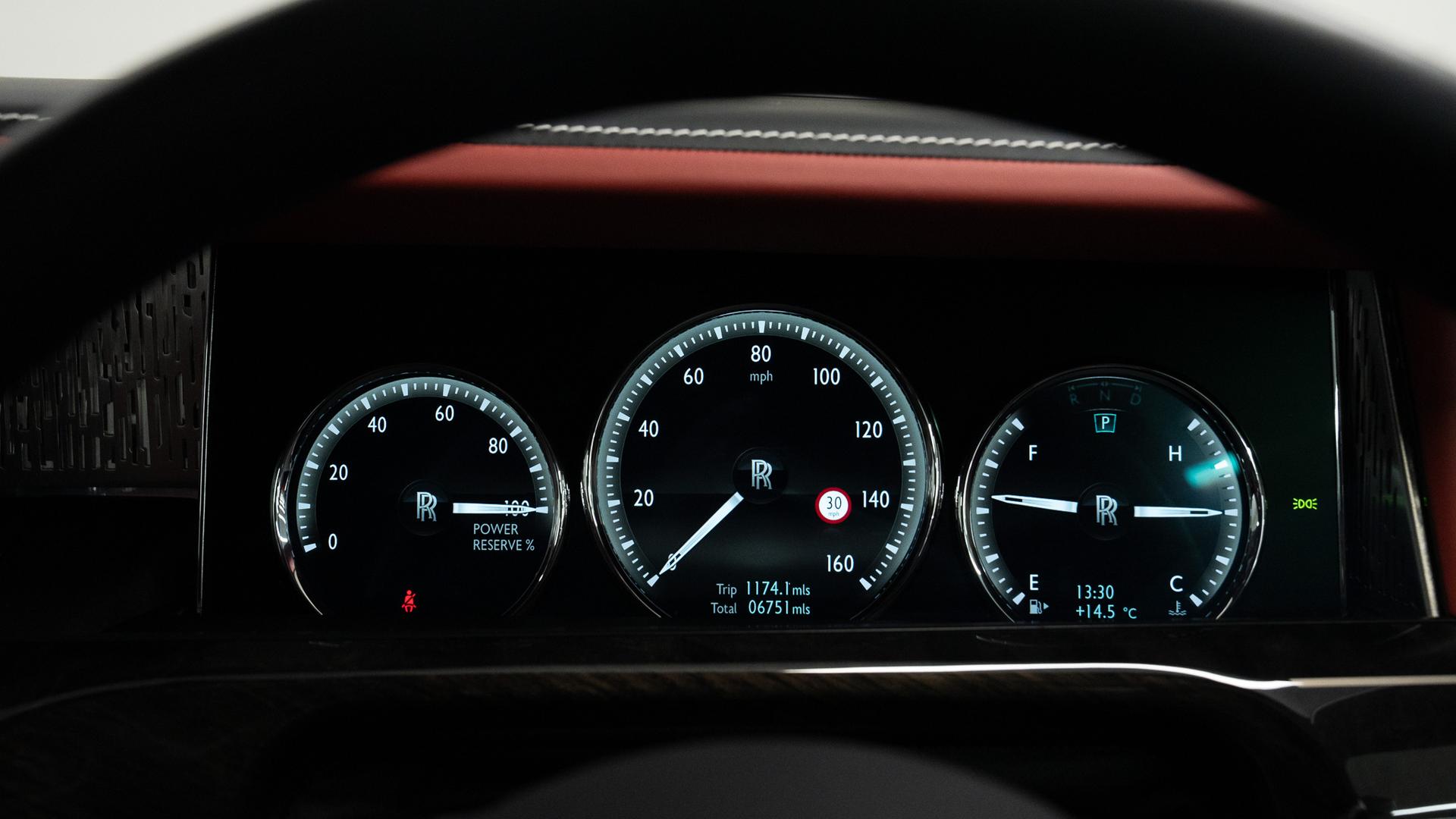 Rolls-Royce Phantom Photo e68b1676-753d-4fb6-abf1-8e91ba1addc3.jpg
