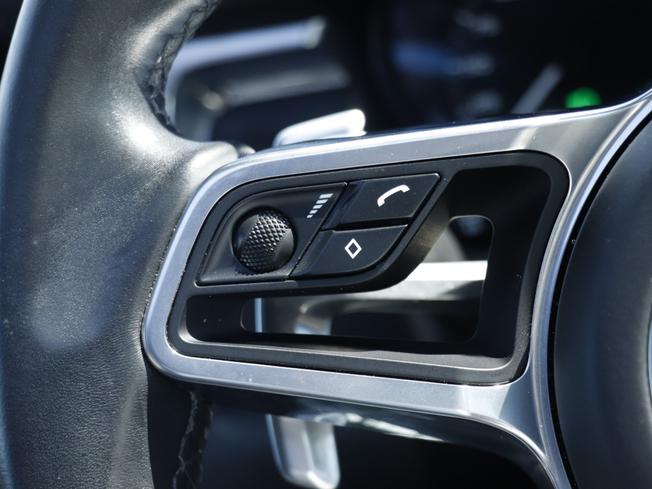 PORSCHE Macan Photo 39