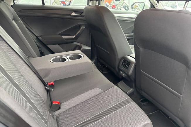 VOLKSWAGEN T-Roc Photo 17
