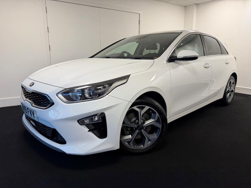 Kia Ceed Photo e6b2d7ad-4b66-4015-a42f-0dd058bbe2da.jpg