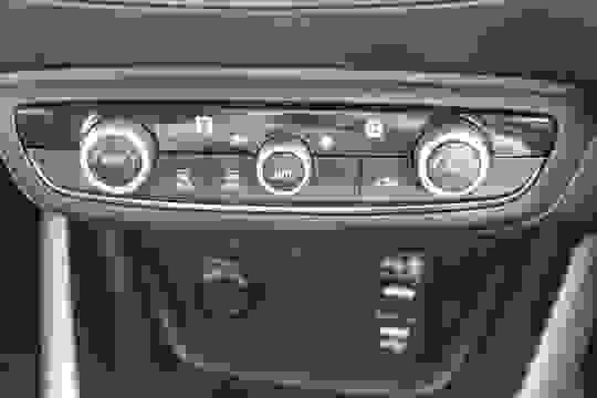 Vauxhall CROSSLAND X Photo e6cc845f-51c8-47ff-849e-a619664a46f2.jpg