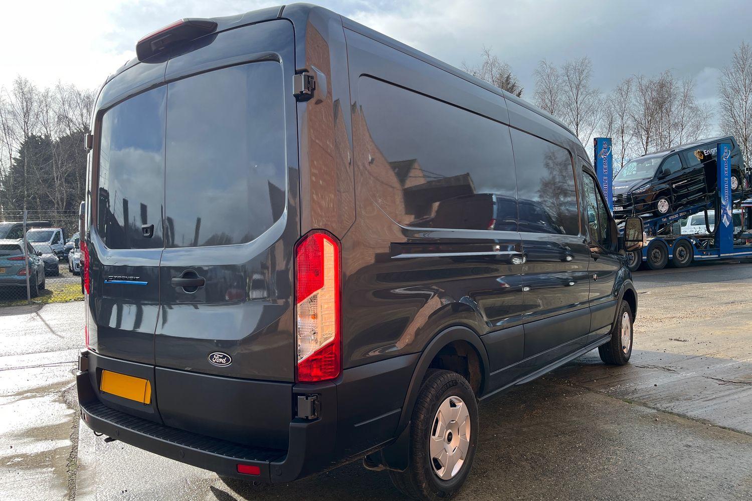 Ford E-TRANSIT Photo 21
