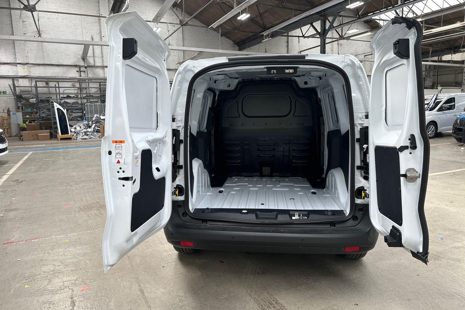 Ford TRANSIT COURIER Photo 7