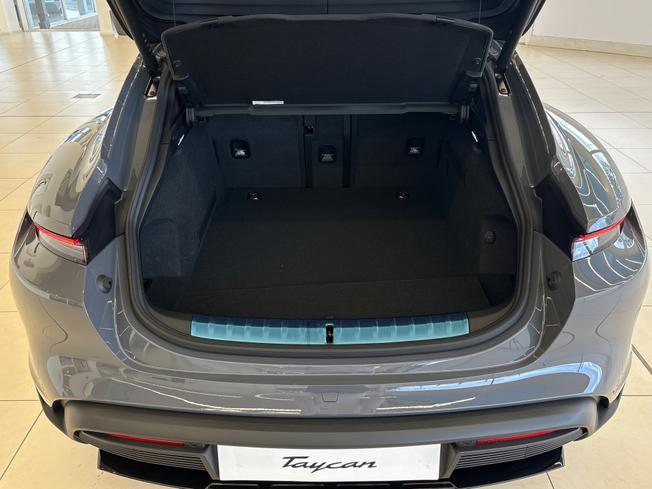 PORSCHE Taycan Photo 19