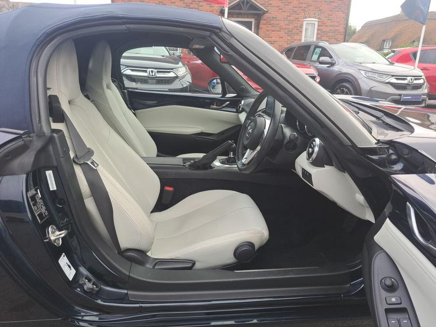 Mazda MX-5 Photo e6fe9a9f-55dd-442f-b7c9-6a99dc5ca586.jpg