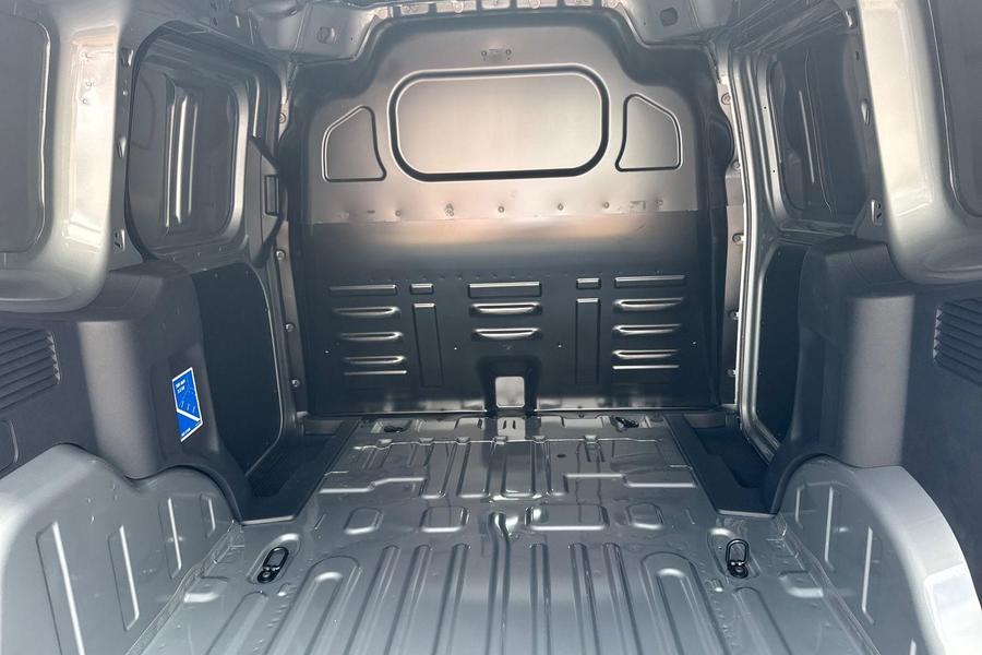 Ford TRANSIT COURIER Photo e706972e-6932-4aaa-b829-b3f7d0930b6f.jpg