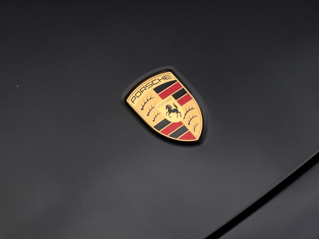 PORSCHE 911 Photo 10