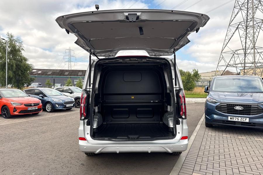 Ford TRANSIT CUSTOM Photo e7270581-badb-4b35-a15d-fae6952e1e02.jpg