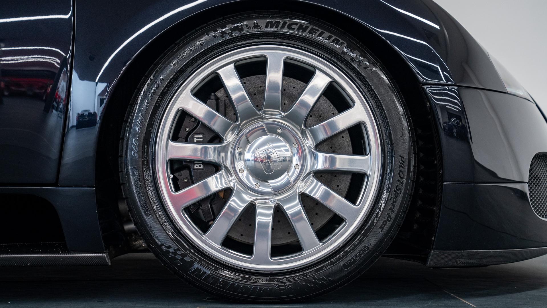 Bugatti Veyron Photo e72ae1ab-14c1-4d29-9cc1-43358227fb79.jpg