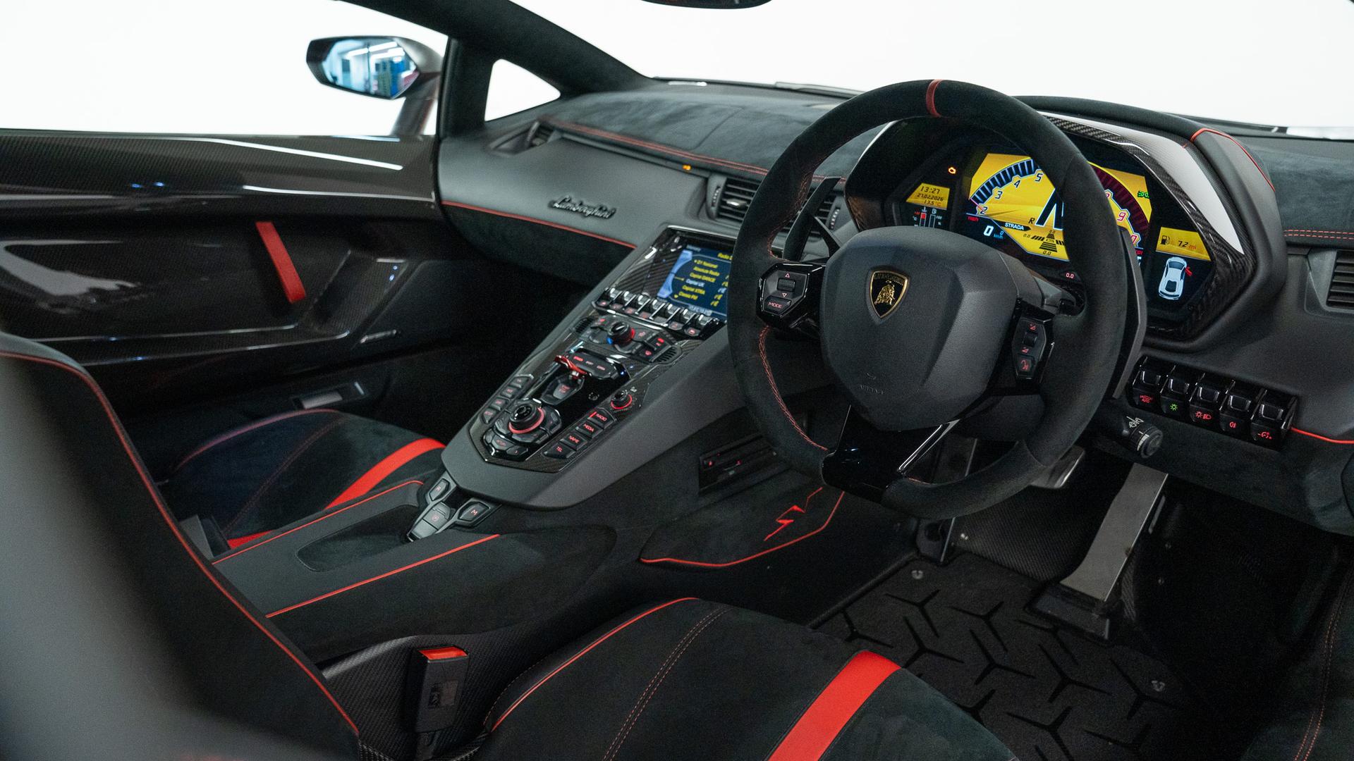 LAMBORGHINI Aventador Photo e738ae03-a26b-49fe-9786-3e72c9c18da0.jpg