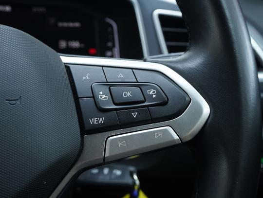 Volkswagen T-Roc Photo e73b54a3-be87-4c3f-b4ec-4ca3edf4a523.jpg