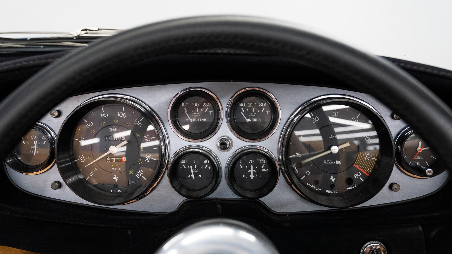 Ferrari 365 GTB/4 Daytona Photo e73cfba9-4c16-4bc7-9674-35360a562059.jpg