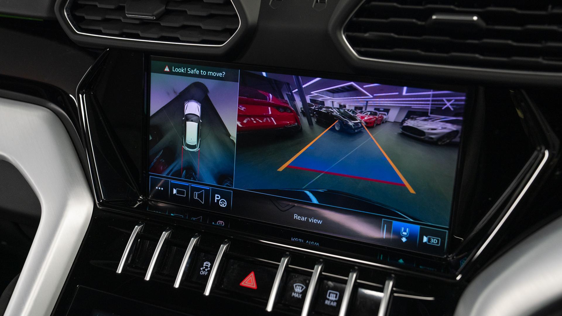 LAMBORGHINI Urus Photo e76495bc-2629-4a09-af0f-cc97796db2db.jpg
