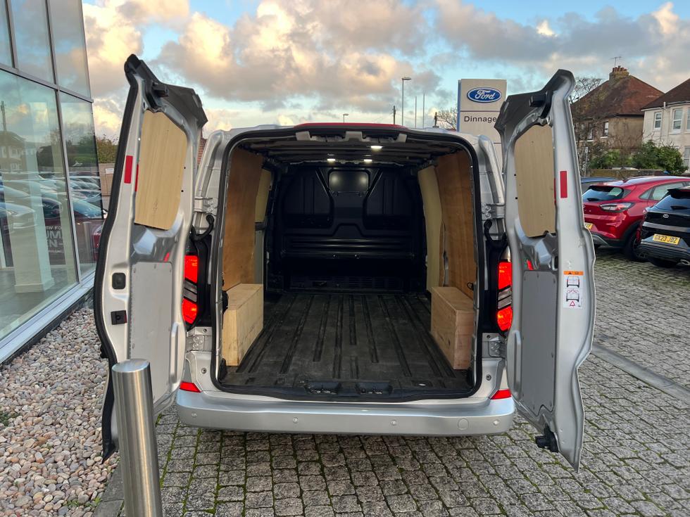 Ford Transit Custom Photo e7705137-e1a8-4dad-a79e-b5b04e352f53.jpeg