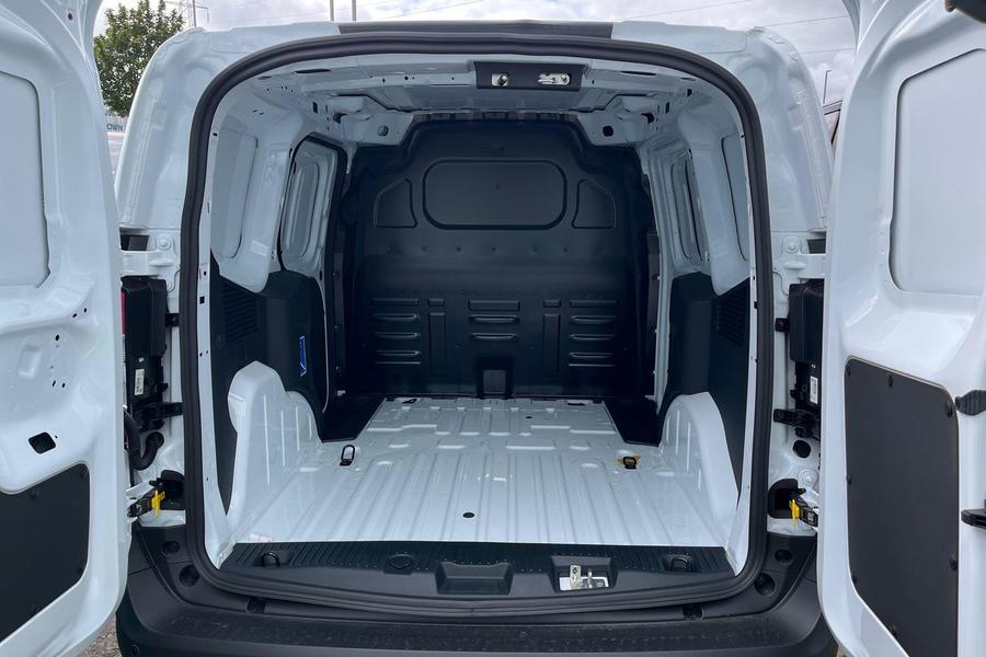 Ford TRANSIT COURIER Photo e79abb0b-e98e-4e79-8cb1-cc338e8e602d.jpg
