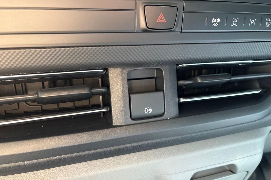Ford TRANSIT CUSTOM Photo e7a4928e-546a-4b12-8d1c-82a36d6406eb.jpg