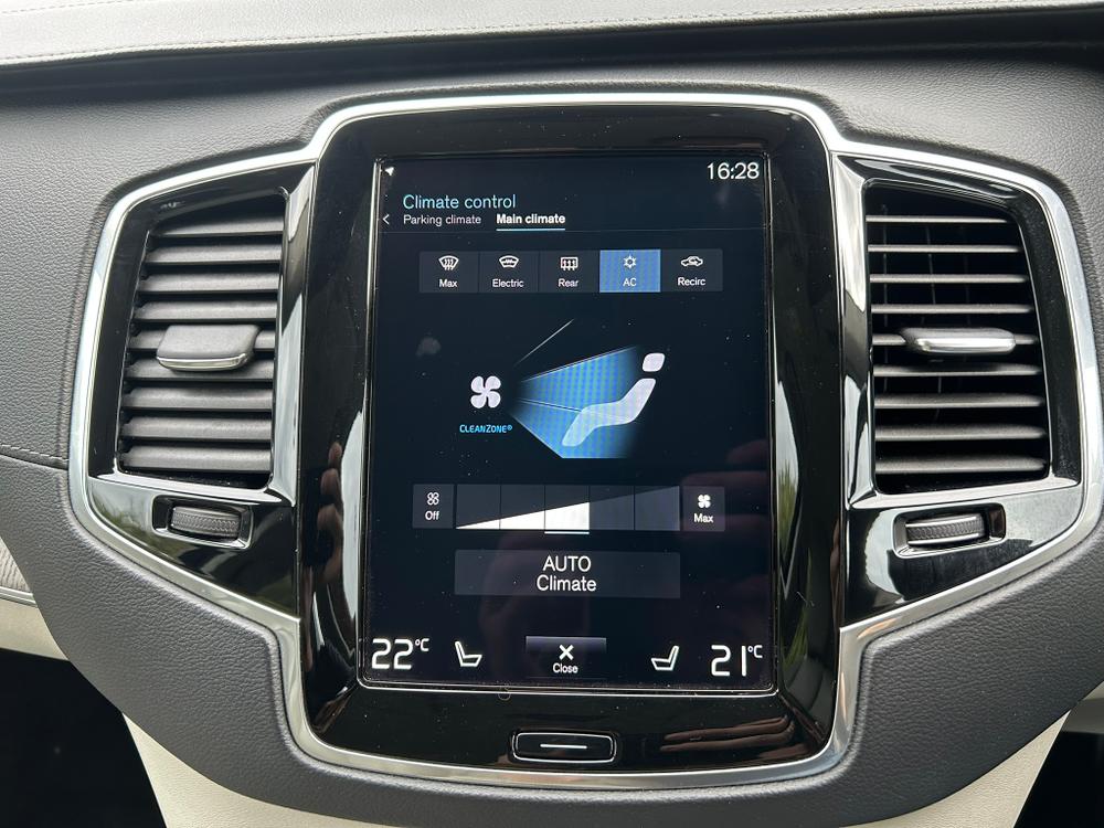 Used Volvo XC90 SD22URT 37