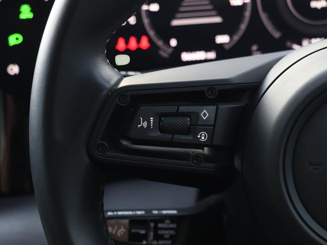 PORSCHE Taycan Photo 8